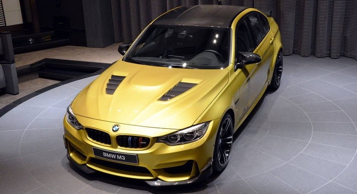 BMW M3 باللون الأصفر أوستن وباقة AC Schnitzer و MPerformance تقدم في أبوظبي