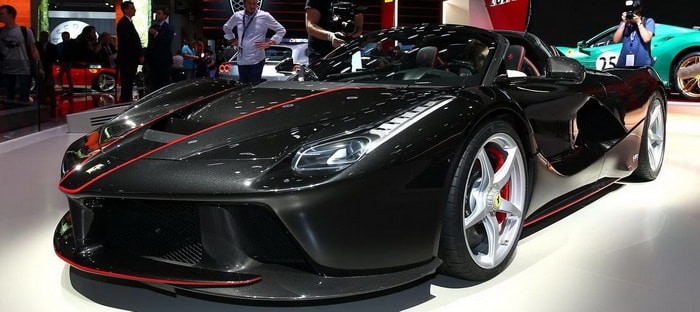 فيراري لافيراري ابيرتا المكشوفة بأداء مذهل وتصميم مثير في باريس 2016