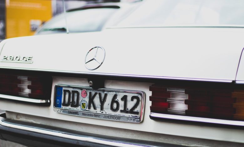 كيفية تغيير مصابيح لوحة رقم السيارة – نمرة السيارة