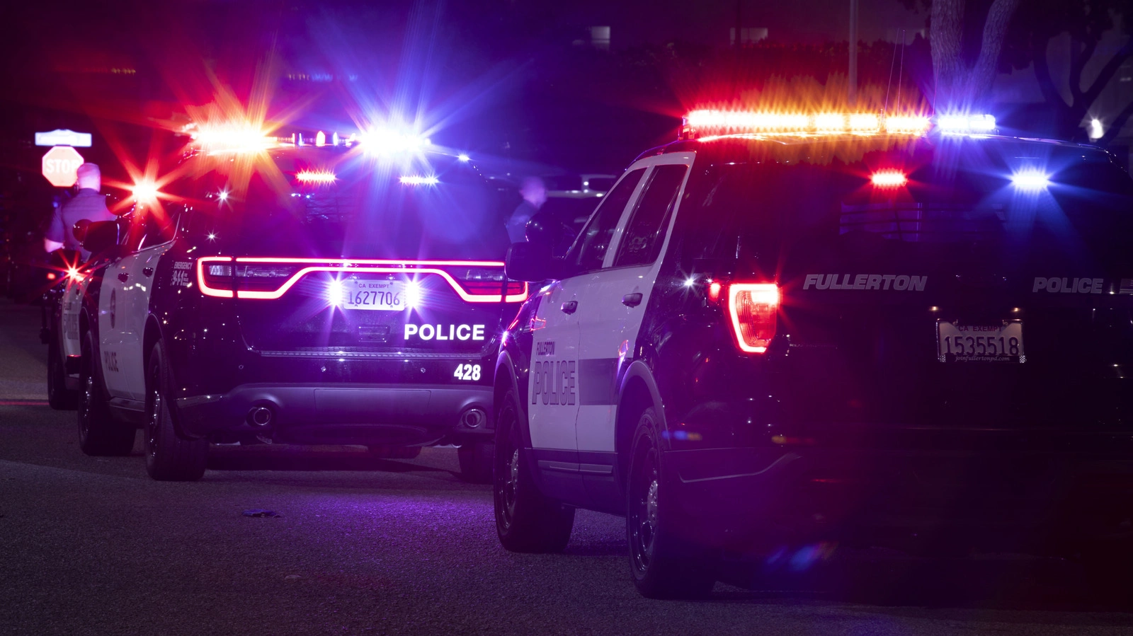 لماذا تفشل حيلة إزالة لوحات السيارات؟ تقنيات الشرطة الحديثة تكشف المستور