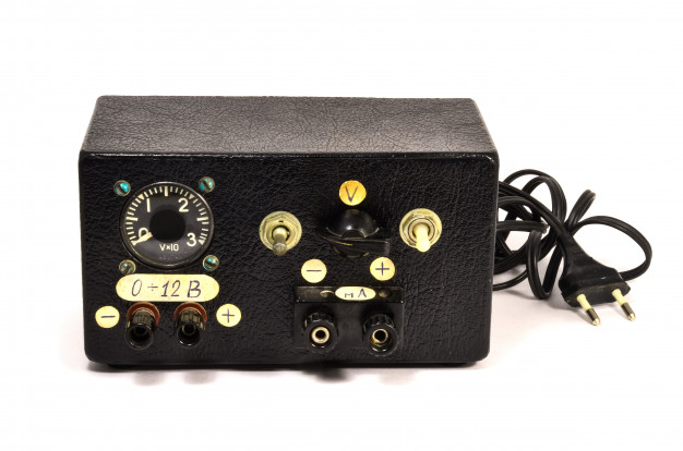 وحدة تزويد الطاقة في الحاسوب