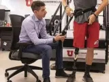 العلماء يطورون هيكلًا خارجيًا بمحركات كهربائية لمساعدة مبتورى الأطراف