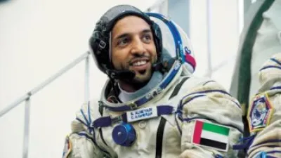 شاهد رائد الفضاء الإماراتى سلطان النيادى يمارس اليوجا فى الفضاء