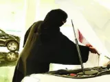 اتجاه لزيادة الحاق السعوديات بالعمل في مجال صيانة السيارات