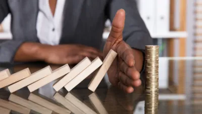 ما هي المصادر الأساسية للمعلومات الائتمانية؟