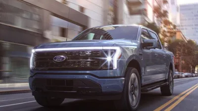 استطلاع رأي .. منافسة شرسة بين فورد F150 Lightning وتسلا سايبرتراك على المشترين