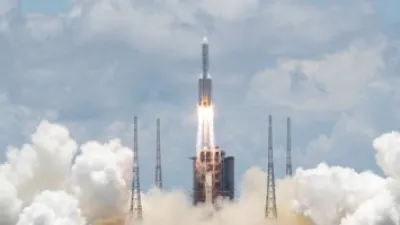 إطلاق الصاروخ الناقل Falcon 9 مع مركبة الشحن دراجون