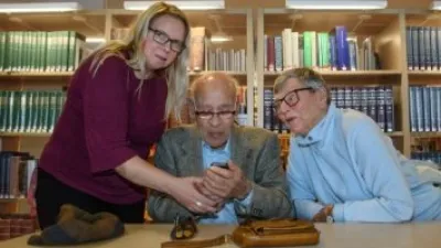 مسن سويدى يستخدم الإنترنت ويتعلم التكنولوجيا لأول مرة في عمر 99 عاماً.. صور