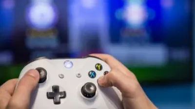 مايكروسوفت تتيح التحكم فى Xbox عن بعد عبر جهاز خاص بالتلفزيون قريبًا