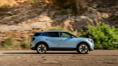 سيارة Ford الكروس أوفر الجديدة بـ 25,000 دولار تتخلى عن الكهرباء لصالح المحركات الهجينة