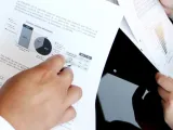 ما هو الفرق بين قسم التسويق المركزي واللامركزي؟