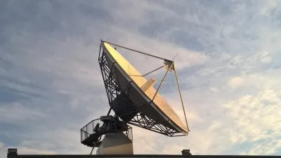 الهوائي العاكس المكافئ – Parabolic Reflector Antenna