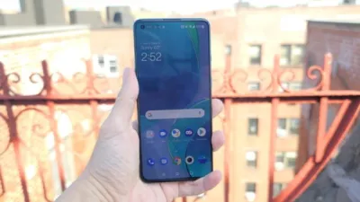 تعهد OnePlus لإيقاف التثبيت المسبق لبرنامج Facebook Bloatware على الهواتف الجديدة
