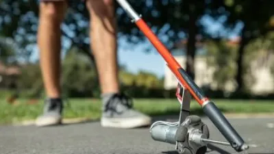 عصا روبوتية ذكية تساعد المكفوفين وضعاف البصر على تجنب العقبات