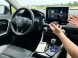 كيفية التبديل من Apple CarPlay إلى Android Auto بسلاسة في السيارات المشتركة