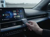 ترقية جذرية لشاشة سيارتك: انخفاض سعر محول LAMTTO اللاسلكي لنظام Android Auto إلى 140 دولاراً