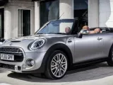 Convertible MINI Open 150 Edition . . نسخة خاصة غريبة الاسم من ميني
