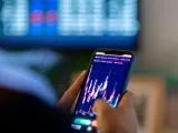 Bitcoin Nears $80,000, But Hyperliquid's 195% Surge Is Stealing the Crypto Spotlight