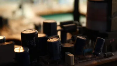 توصيل المكثفات على التوالي والتوازي – Series and Parallel Capacitors