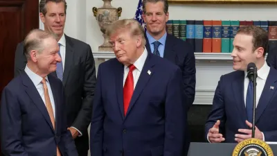 سعر Bitcoin يختبر 80 ألف دولار وسط تعثر قانون Clarity Act ومخاطر الانتخابات النصفية