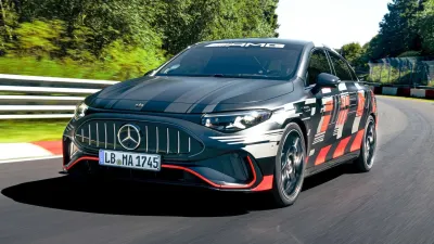 سيارة Mercedes-AMG CLA 45 تحطم الرقم القياسي لسيارات السيدان على حلبة نوربورغرينغ