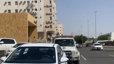 المرور السعودي يضبط سائقي 5 مركبات للتجاوز من كتف الطريق