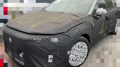 تسريبات تكشف سيارة سيدان جديدة من Volvo بمحرك هجين وسط تراجع خططها الكهربائية