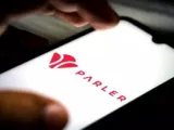 آبل تعيد إطلاق تطبيق Parler فى متجرها بعد حظره منذ أحداث الكابيتول
