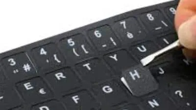 كيفية التنظيف الآمن للوحة المفاتيح