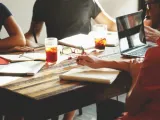 ما هي استراتيجيات التسويق ودعم القنوات؟