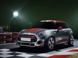 ميني جون كوبر ووركس تكشف عن الوجه المتمرد لسيارات ميني