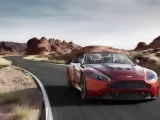 أستون مارتن V12 فانتاج S رودستر 2015 تنتظر الإبهار في بيبل بيتش