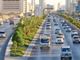النقل تستطلع آراء المواطنين في أنظمة ولوائح أنشطة تأجير السيارات والأجرة وتوجيه المركبات