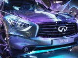 إنفينيتي تستخدم سياراتها للرسم بالضوء لأول مرة في العالم