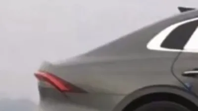 ضبط قائدي سيارتين أوقفاها على الحافة في فيفا بالسعودية