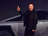 إيلون ماسك يكشف عن خطط لجعل روبوت Tesla Bot رفيقًا مناسبًا