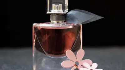 قصة اختراع العطر