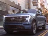 استطلاع رأي .. منافسة شرسة بين فورد F150 Lightning وتسلا سايبرتراك على المشترين