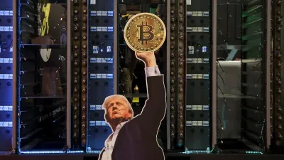 بأمر تنفيذي ترامب يفتح حسابات التقاعد الأمريكية أمام العملات المشفرة