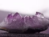 ما هي الخصائص الكيميائية للفلزات؟