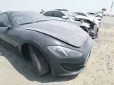 لماذا يوجد في دبي سيارات فائقة مهجورة ؟