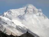 تغير المناخ يذيب جليد أعلى نقطة على الأرض.. تفاصيل تعرض إيفرست للخطر