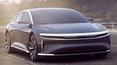لوسيد إير تتفوق على تسلا Model S بنطاق قيادة يتجاوز 800 كم في الشحنة
