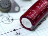 الفرق بين المكثف والبطارية – Difference Between Capacitor and Battery