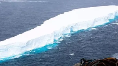 جبل جليدى ضخم يطلق 152 مليار طن من المياه العذبة فى المحيط.. اعرف التفاصيل