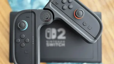 مراجعة ملحق Dbrand Joy-Lock Controller Holder: هل يتفوق على وحدة تحكم Switch 2 الرسمية؟