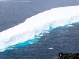 جبل جليدى ضخم يطلق 152 مليار طن من المياه العذبة فى المحيط.. اعرف التفاصيل