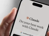 كلود مقابل شات جي بي تي: لماذا يتحول المحترفون إلى وكلاء Claude المستقلة