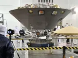 مركبة blue origin تعود إلى الأرض بعد رحلة استمرت دقائق في الفضاء