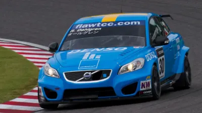 كيف تحول فريق سباقات فولفو في التسعينيات إلى إمبراطورية Polestar للسيارات الكهربائية